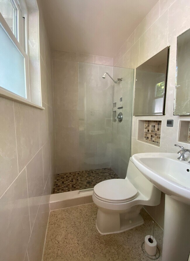 Foto del edificio - 3312 Mayflower St