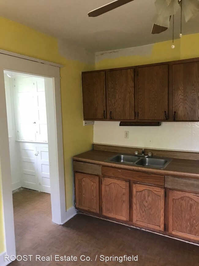 Building Photo - 3 br, 1 bath Apartment - 817 Olive Street