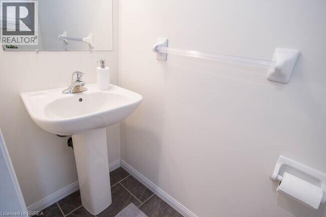 Photo du bâtiment - 21 Diana Ave