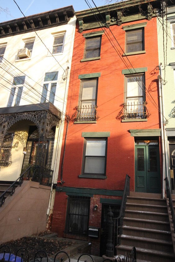 Primary Photo - 205 Garden St