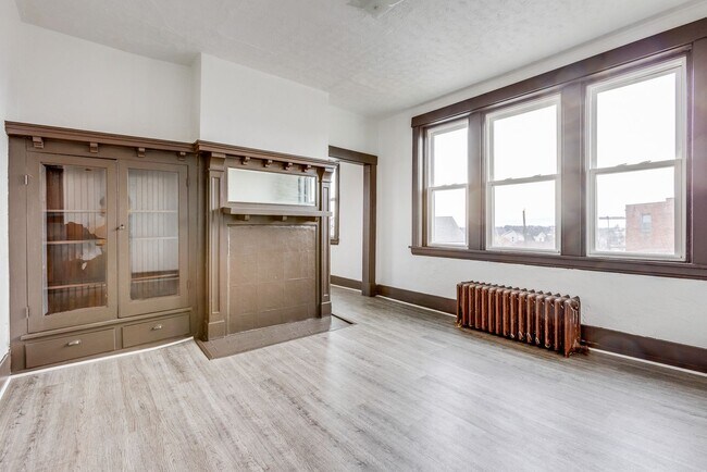 Building Photo - 466 Hays Ave