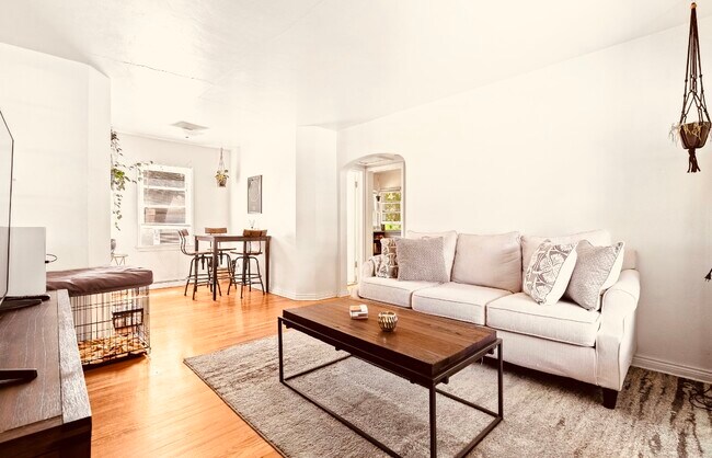 Foto del edificio - 2250 S Williams St