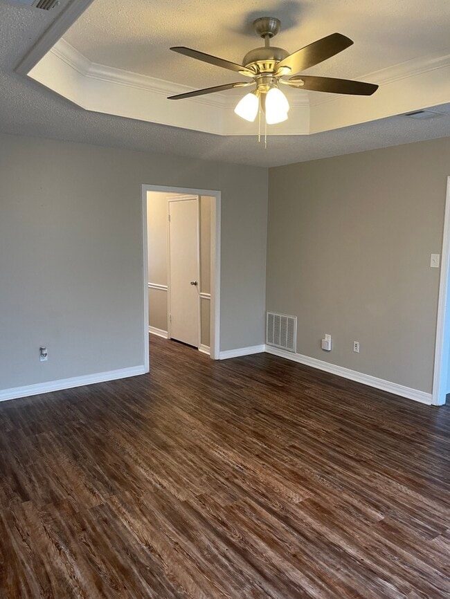 Building Photo - 15 McArthur Dr