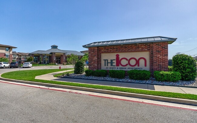 Building Photo - Icon at Hewitt