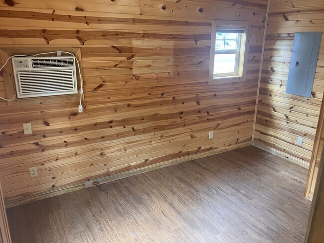 Building Photo - 111 E Cottonwood Dr