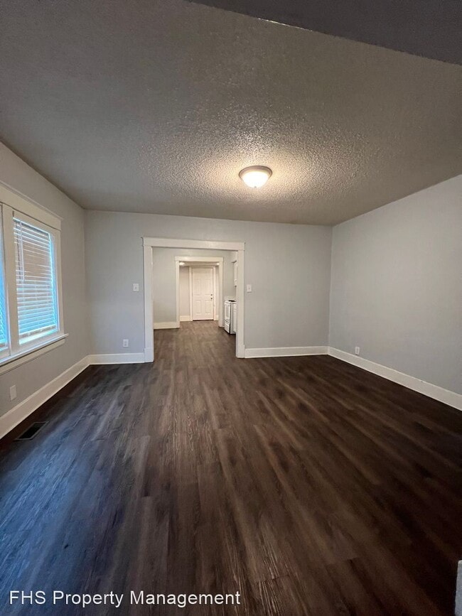 Building Photo - 4 br, 1 bath House - 804 W Locust
