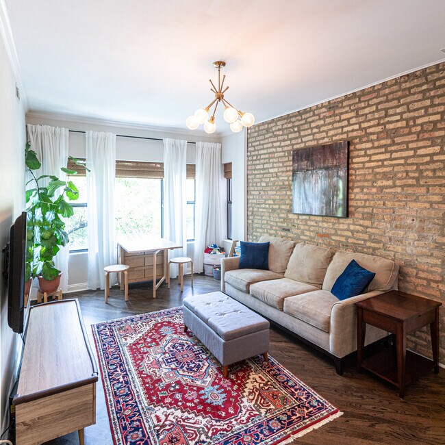 1355 W Argyle St Unit 2B, Chicago, IL 60640 Condo for Rent in Chicago