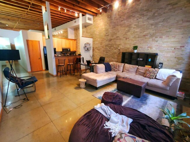 Foto del edificio - 773 N Water St