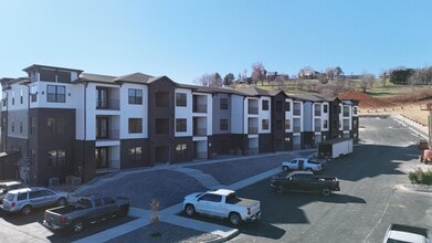 Building Photo - 133 GUZMAN CT