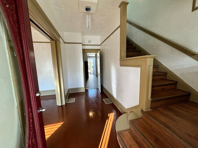 Foto del edificio - Beautiful 1900s NE Portland Home with Mode...