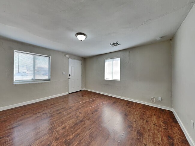 Building Photo - 1320 S 1St Ave