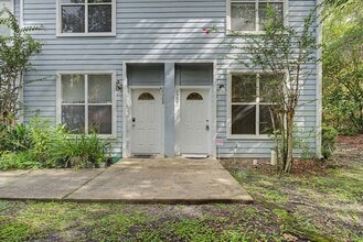 Building Photo - 3880 SW 20th Ave