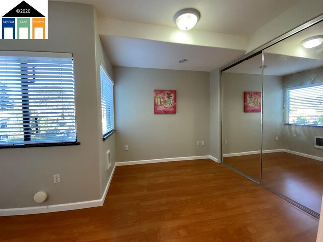 1st bedroom - 1801 University Ave
