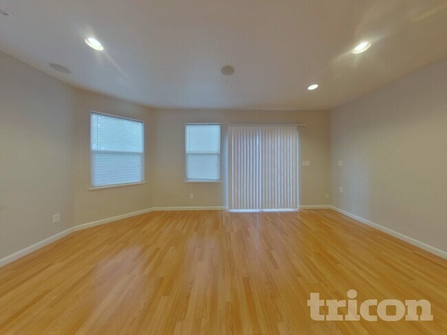 Building Photo - 2543 Hastings Way