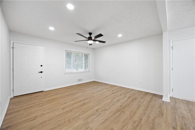 Building Photo - 1517 Colony E Cir