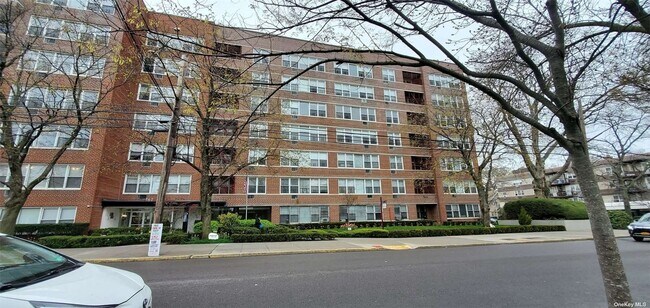 Foto del edificio - 164-15 Highland Ave