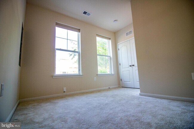 Building Photo - 3725 Roosevelt Pl NE
