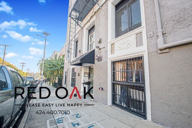 Foto del edificio - 425–427 S. Grand View St-7204