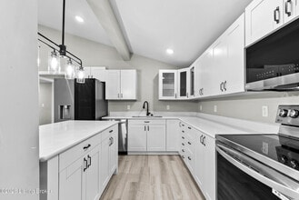 Building Photo - 58 Riverside Ln