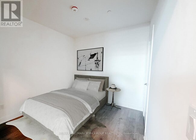 Building Photo - 705 Davis Dr