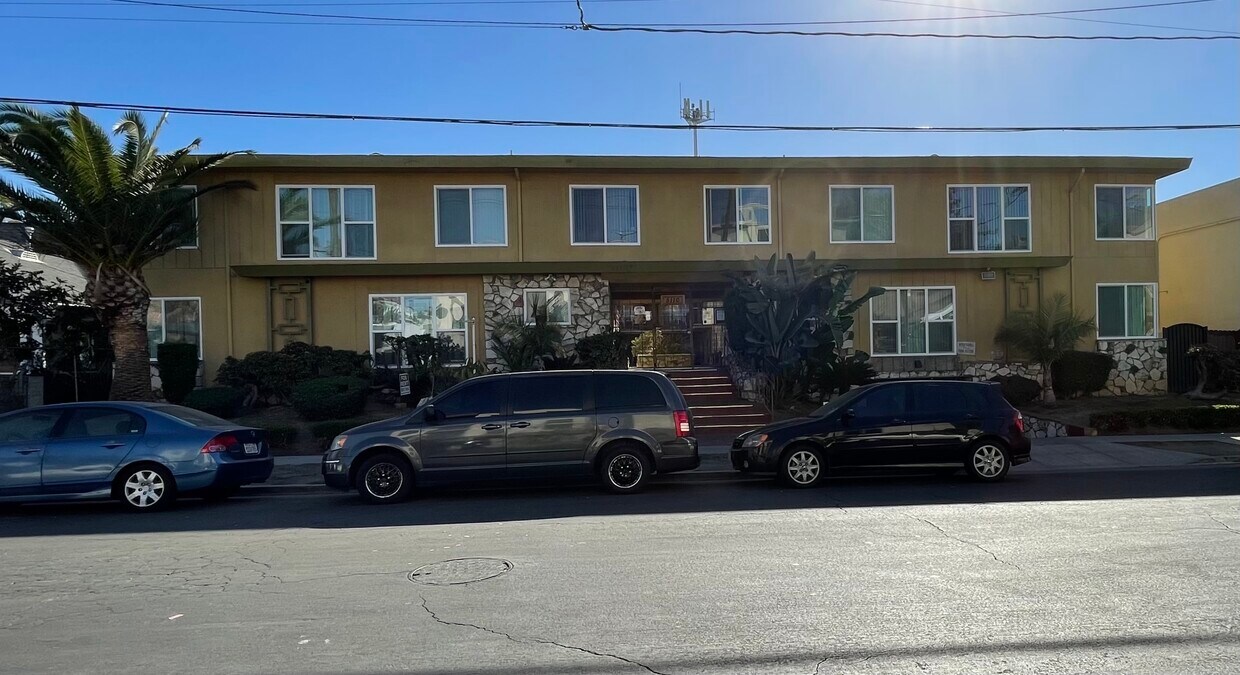Frente del edificio - 5110 Harold Way