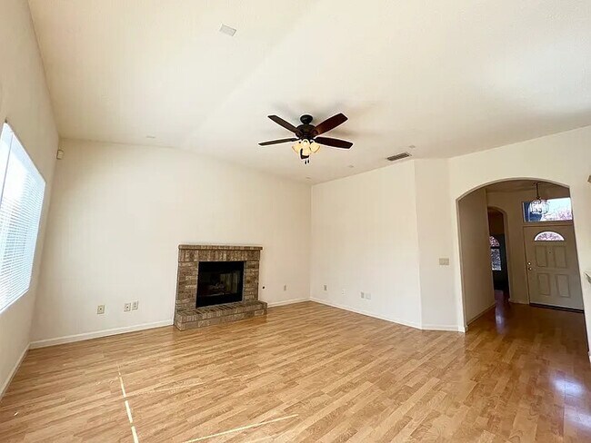 Foto del edificio - Beautiful One-Level Ranch-Style Home in Ro...