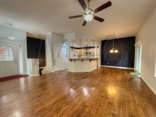 Building Photo - Spacious Eagle Ridge Home