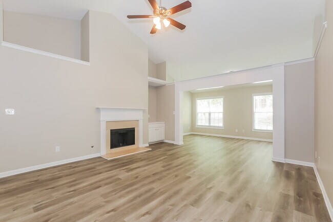 Foto del edificio - 420 Eglington Tr