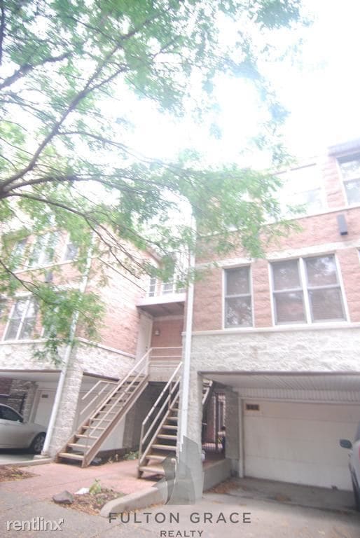 Building Photo - 2840 N Southport Ave