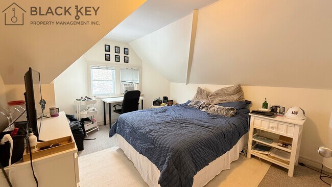 Photo du bâtiment - 376 Central Ave