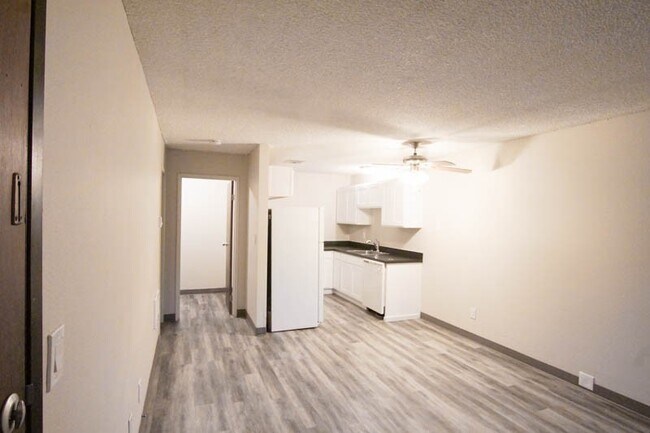 Building Photo - Nicely Renovated One Bedroom Near OHSU Ava...