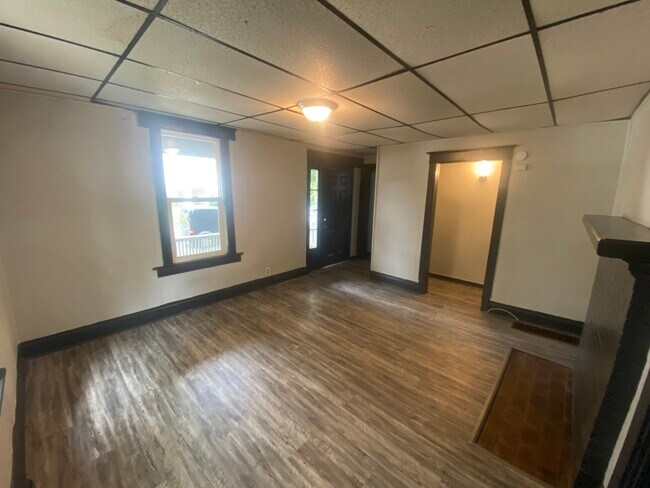 Building Photo - 305 Chandler St