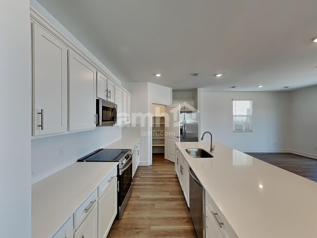 Building Photo - 9635 E Harkes Dr