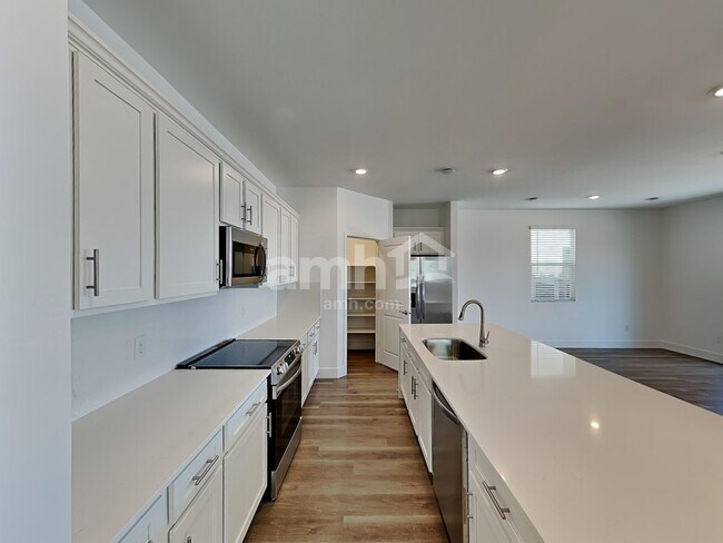 Foto del edificio - 9635 Harkes Dr