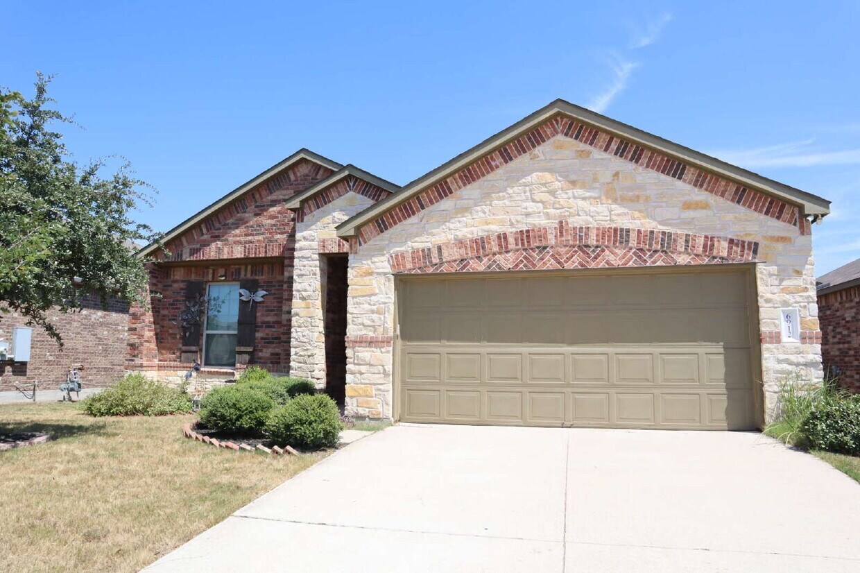 Foto principal - "Charming 3-Bed, 2-Bath Oasis in Austin!!