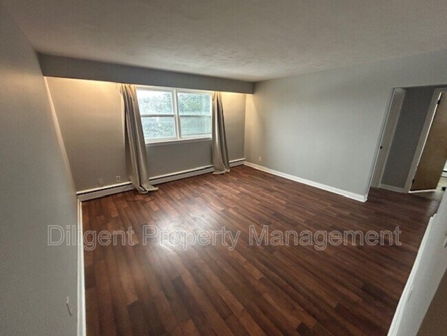 Building Photo - 164 Westmount St