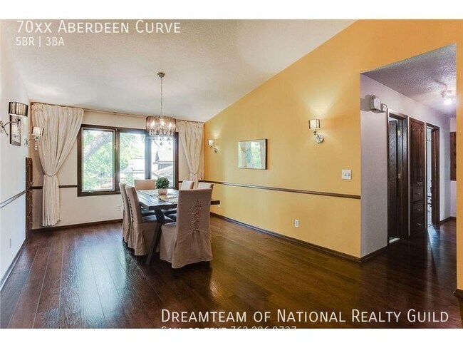 Foto del edificio - Rare 5 Bedroom House with Plenty of Open S...