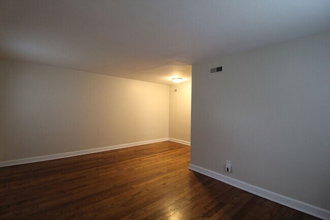 Foto del edificio - One Bedroom Duplex in North Kansas City