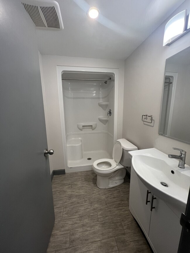 Building Photo - 258A-258A Sunview St