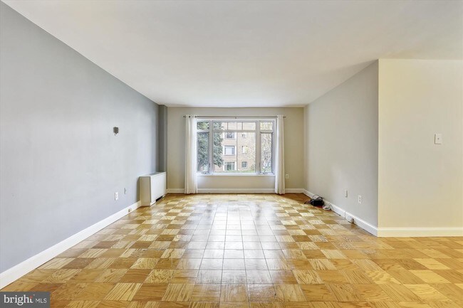Foto del edificio - 5301 Westbard Cir