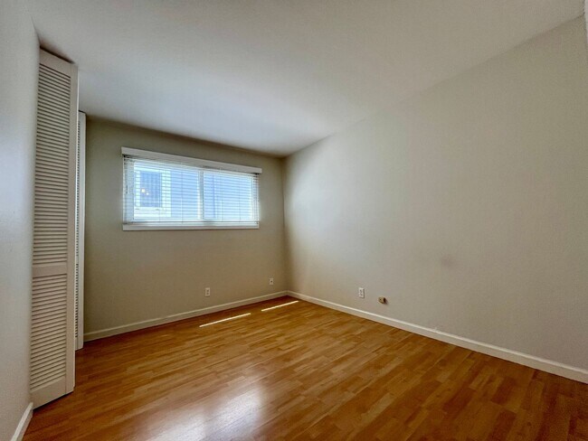 Building Photo - Beautiful 3 bed 1 bath conveniently locate...
