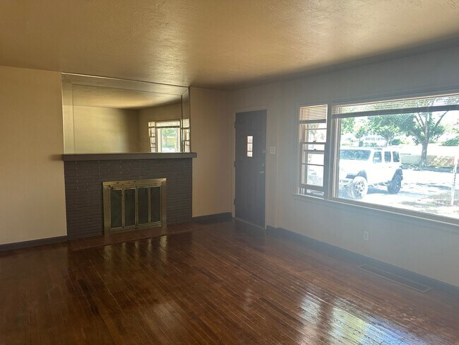 Foto del edificio - 3 bed 1 bath house