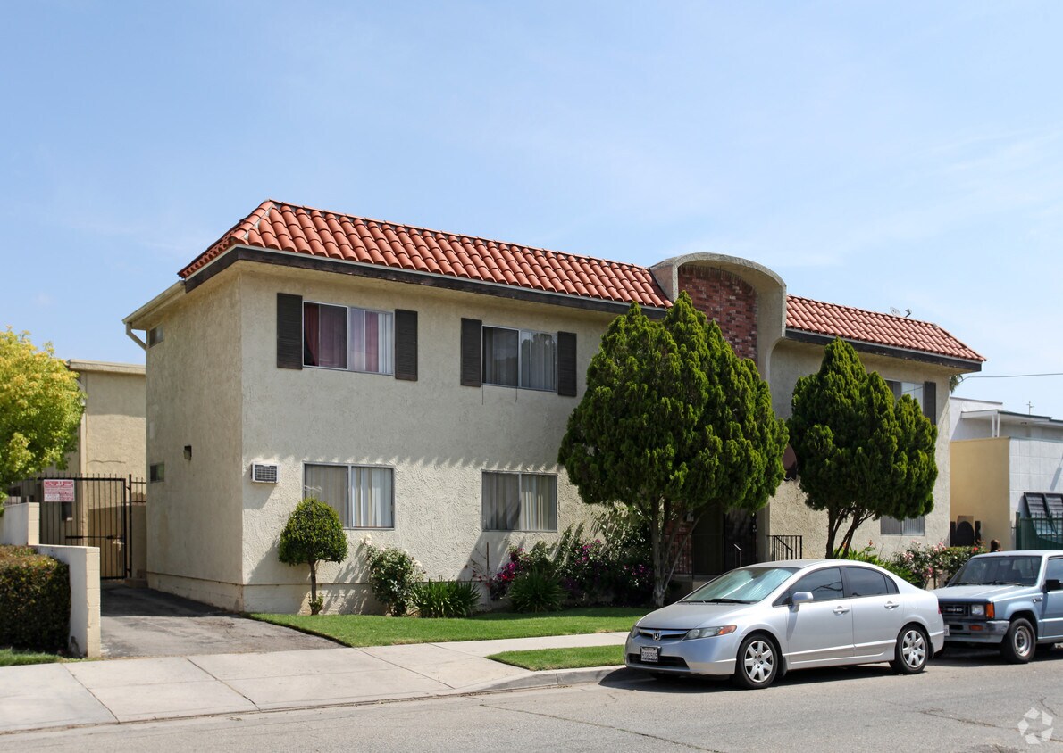 Primary Photo - 18535 Strathern St