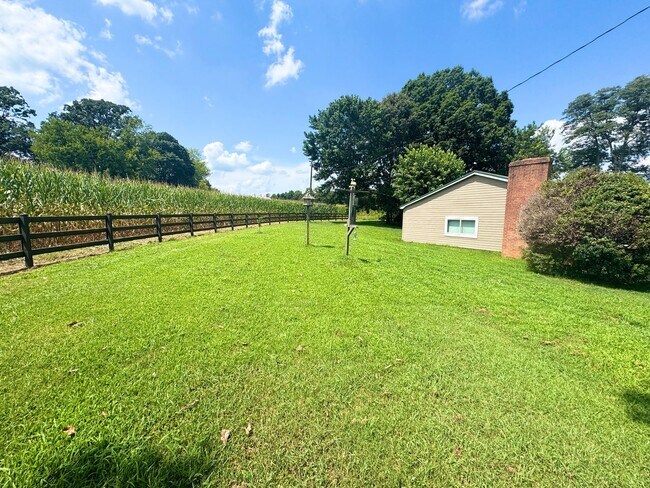 Foto del edificio - North Iredell - 3 Bedroom / 2 Bathroom