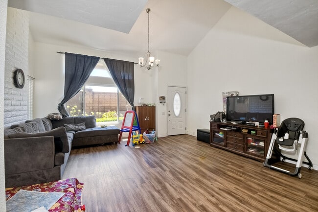 Foto del edificio - 17416 Ashburton Rd
