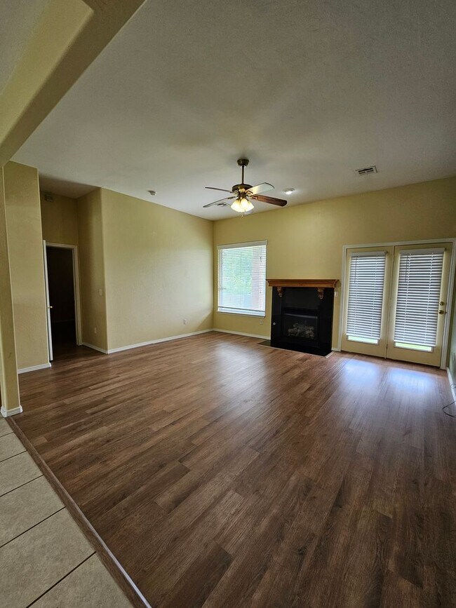 Foto del edificio - Moore Rental! Available NOW!
