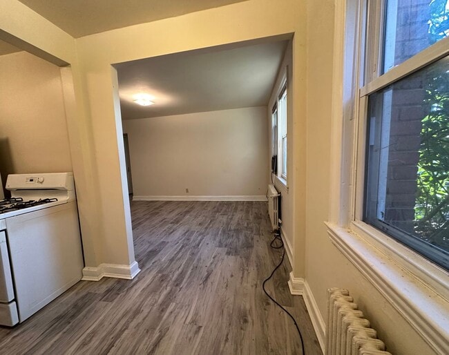 Foto del edificio - 4585 MacArthur Blvd NW