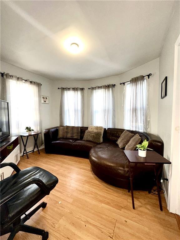 Foto del edificio - 329 Plainfield St
