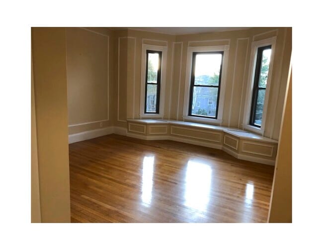 Building Photo - 40 Rockview St