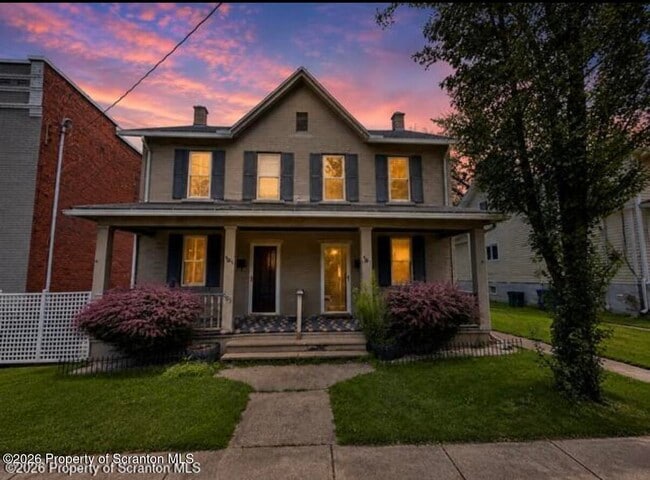 Building Photo - 605 Deacon St